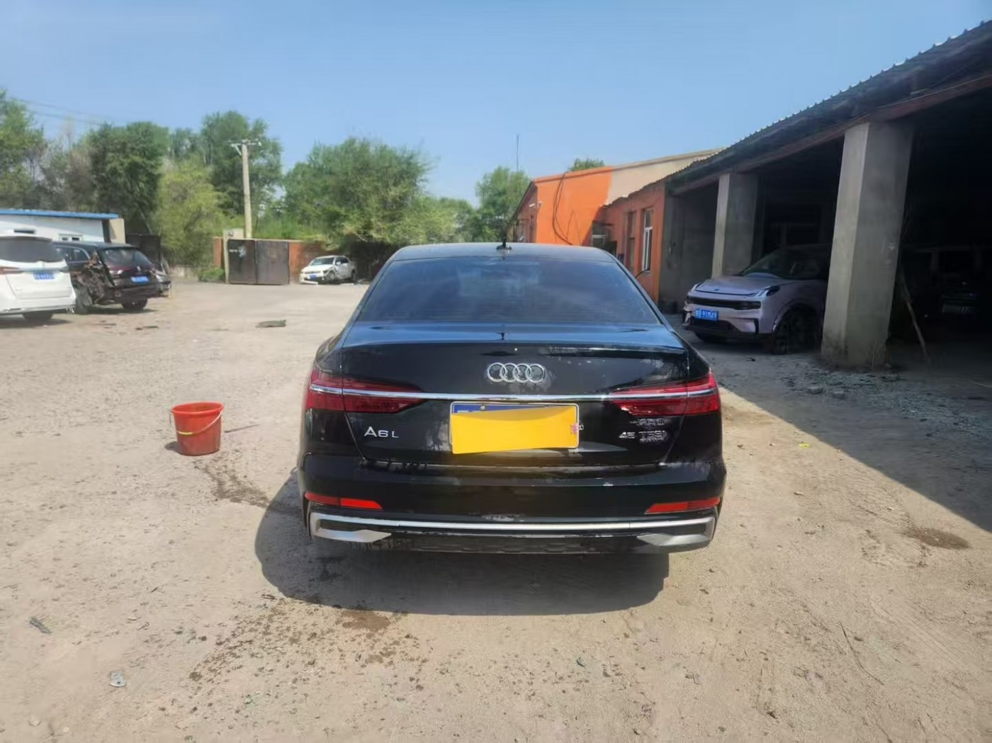 泡水車(chē)和正常車(chē)差多少錢(qián)？10萬(wàn)的新車(chē)泡水后還能賣(mài)多少？
